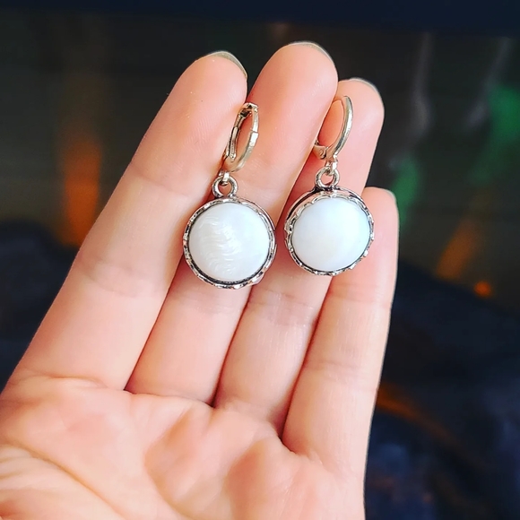 Nacre Shell earrings - Picture 2 of 3